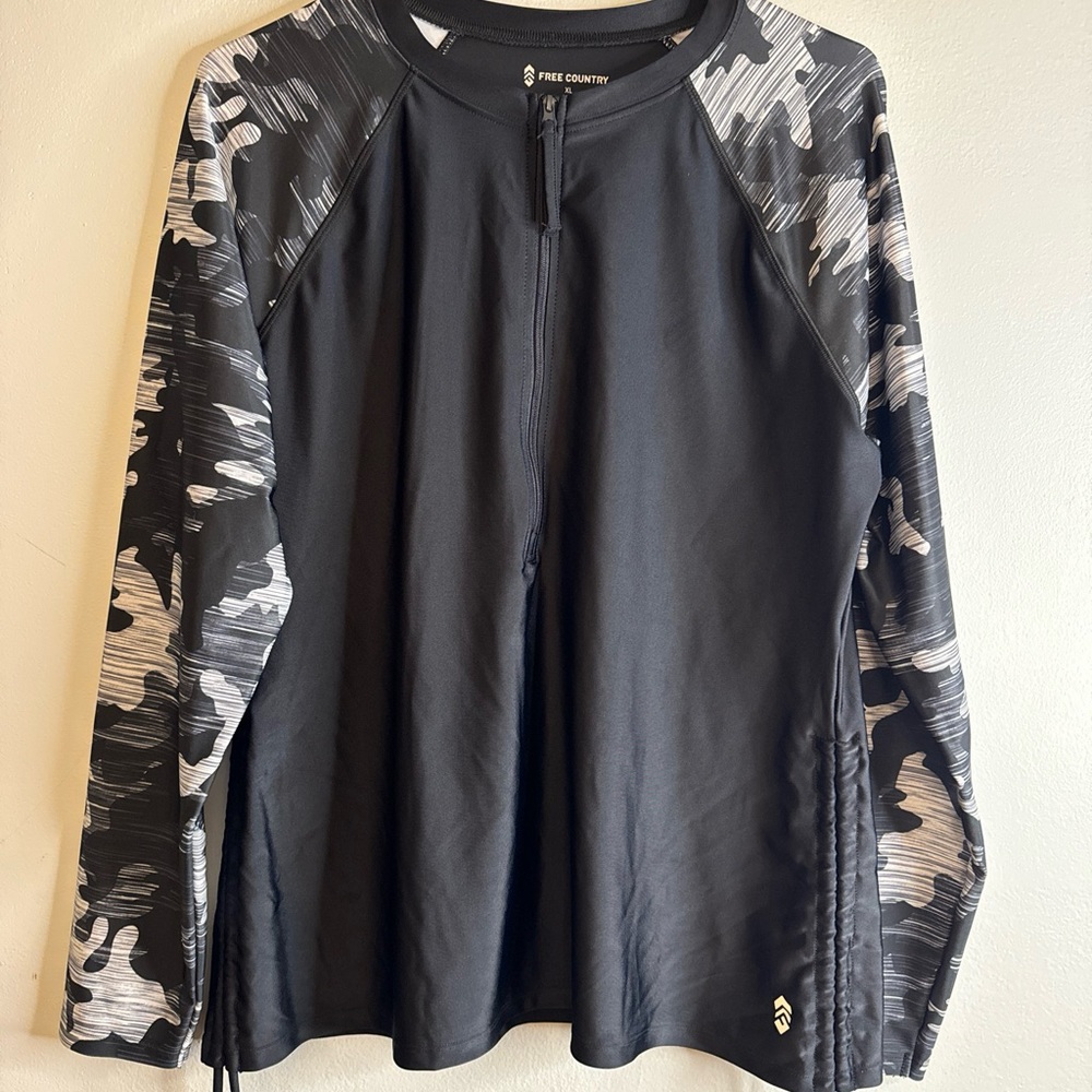 Free Country Black & White Camo long sleeve active shirt, size XXL